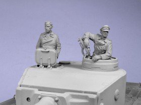 T-35006 Немецкие танкисты, лето 1943-45. Две фигуры.