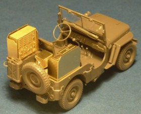 GM35005 SCR-193 U.S. WWII radio set for Jeep + stowage rack
