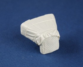 RE35-217 Mercedes 1500 engine deck with winter Canvas