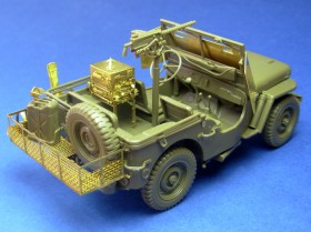 GM35015 Light armoured Jeep 2 (Windshield armour+ SCR-510 radio + Rear stowage rack)