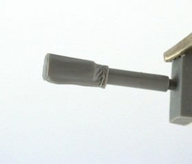 RE35-267 British 95mm Tank howitzer with canvas cover