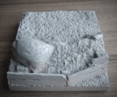 Б08 Фрагмет песчаного бруствера окопа с мешком