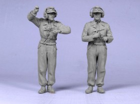 Т-35115 Немецкие танкисты, командир и водитель. 1943-45. Две фигуры.